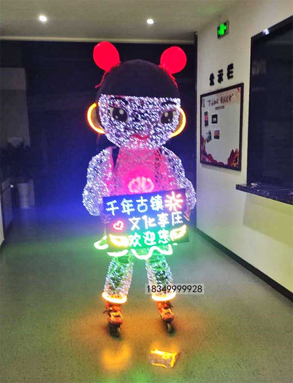 宜宾第三届中国国际名酒文化节彩灯穿戴哪吒服饰